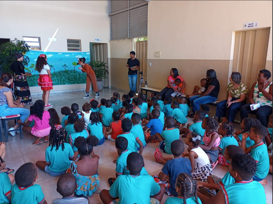Atividade de Educação Ambiental na escola local.png